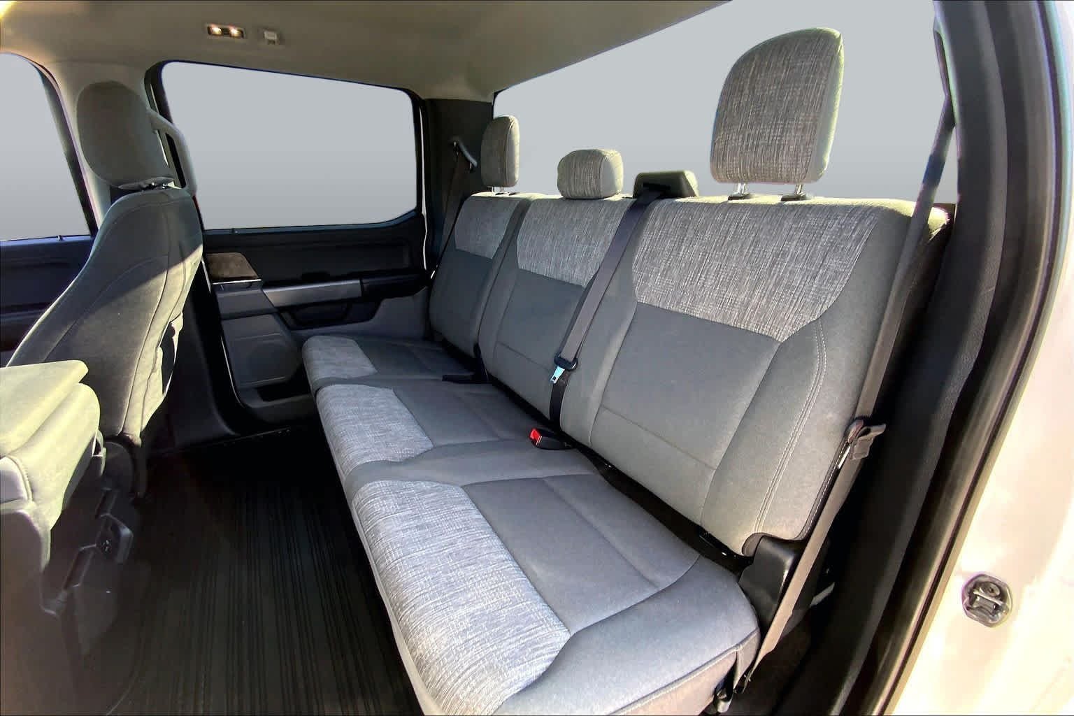 Used 2023 Oxford White Ford XLT image 21
