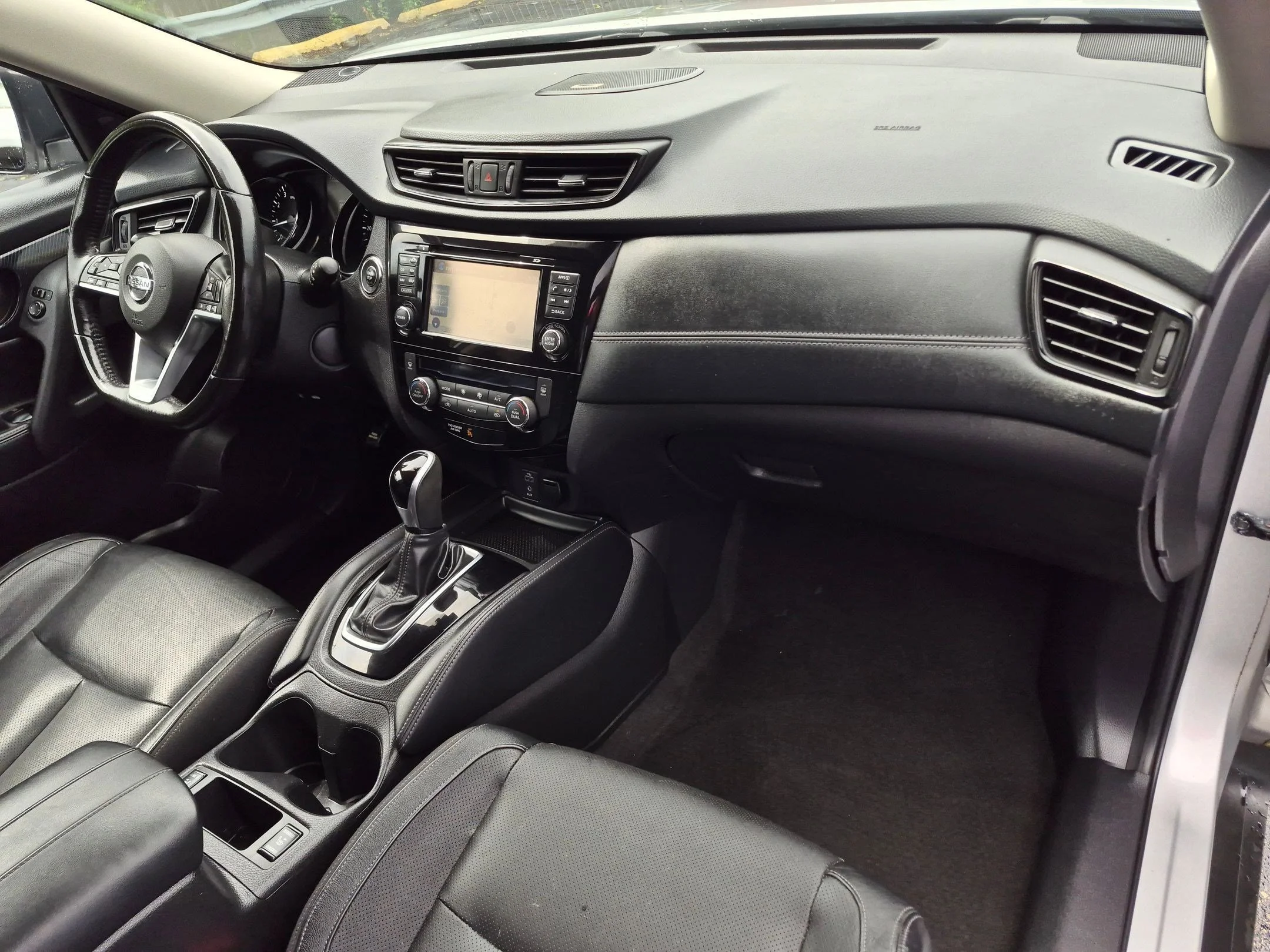 Used 2017 Brilliant Silver Nissan SL image 30