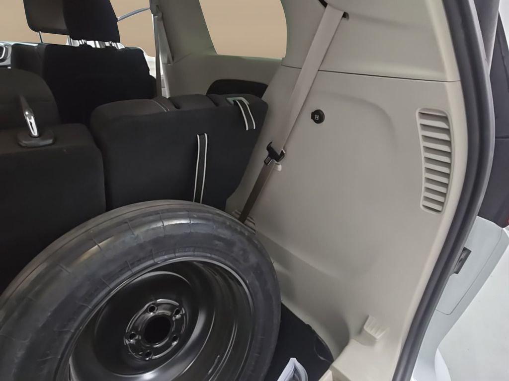 Used 2022 White Chrysler LX image 38