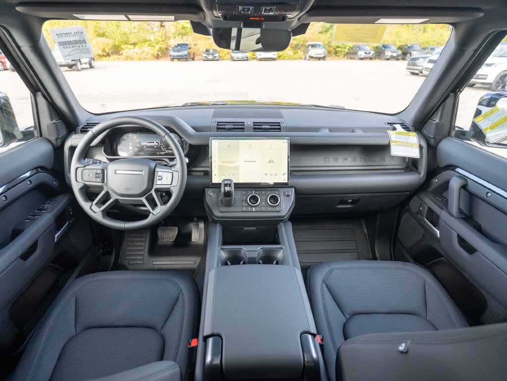 New 2026 Santorini Black Land Rover X-Dynamic SE image 17