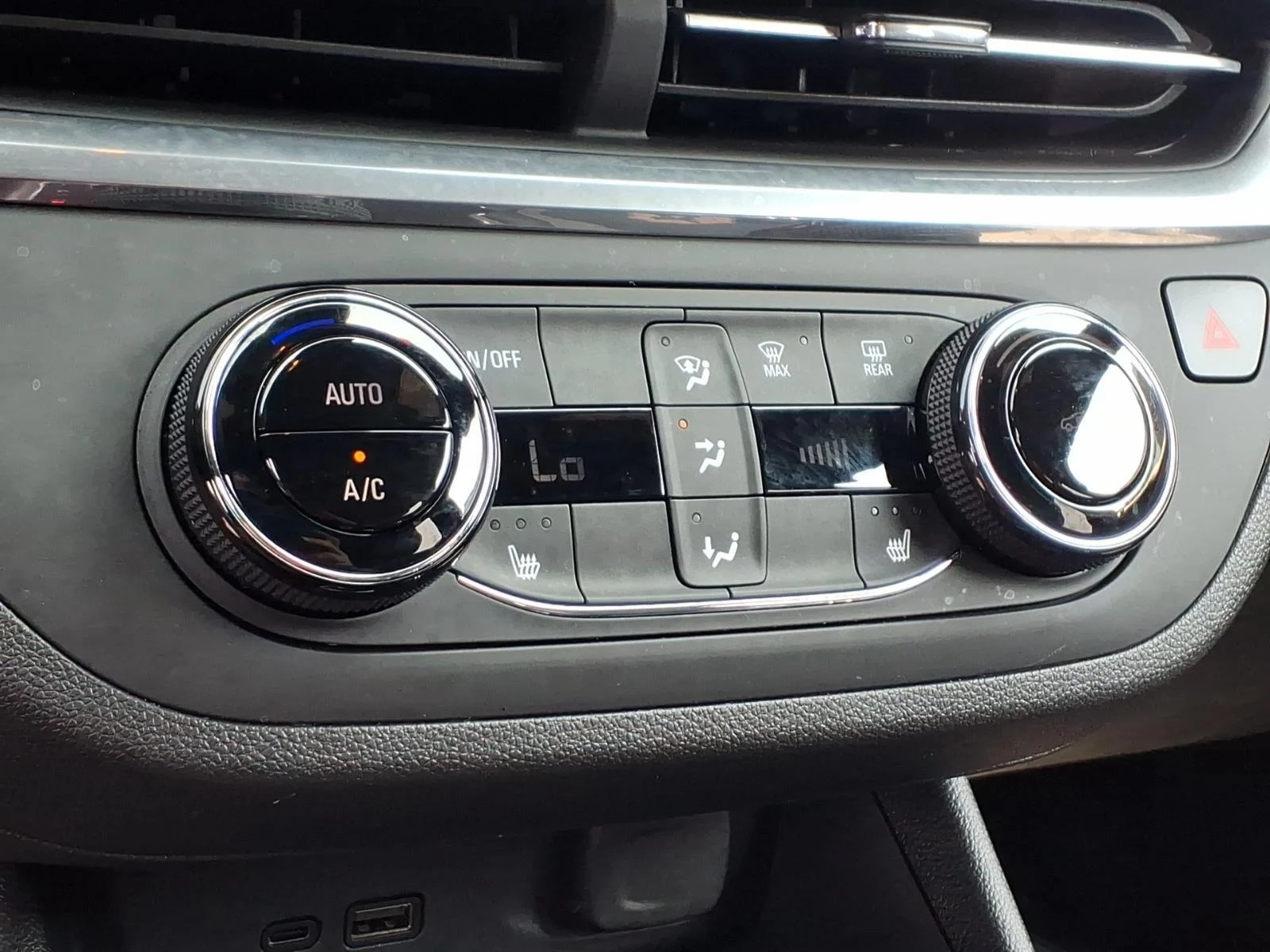 Used 2024 Cinnabar Metallic Buick Preferred image 14