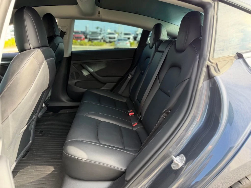 Used 2022  Tesla Performance image 4
