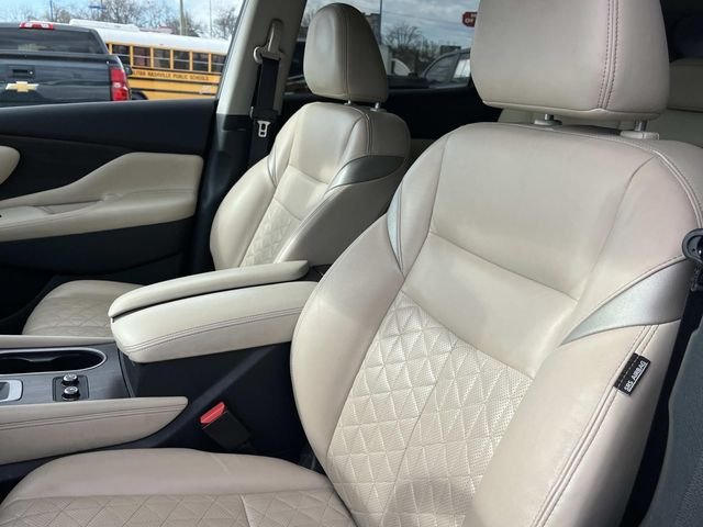 Used 2023  Nissan Platinum image 30