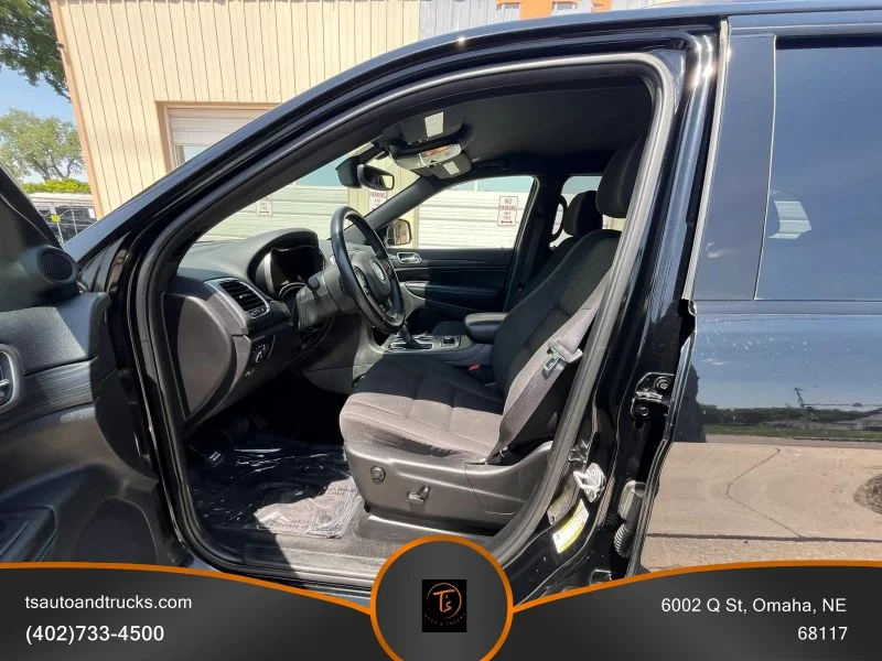 Used 2019 Black Jeep Upland Sport Utility 4D image 16