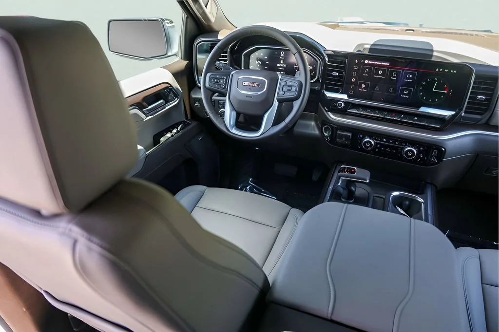 Used 2026 Glacier White Tricoat GMC SLT image 30