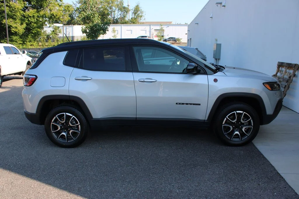 Used 2024 Silver Jeep Trailhawk image 34
