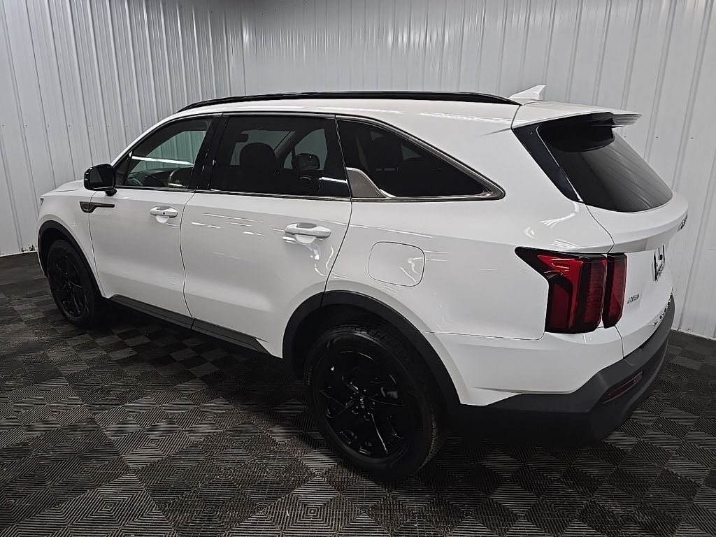 Used 2021 White Kia S image 9