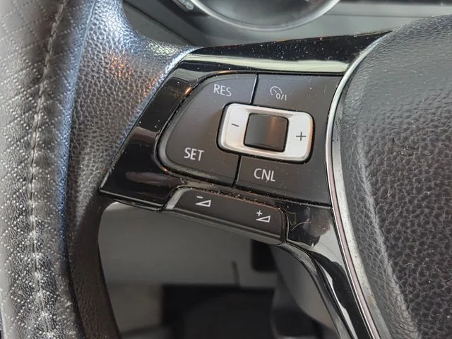 Used 2015 Gray Volkswagen 1.8T SE image 23