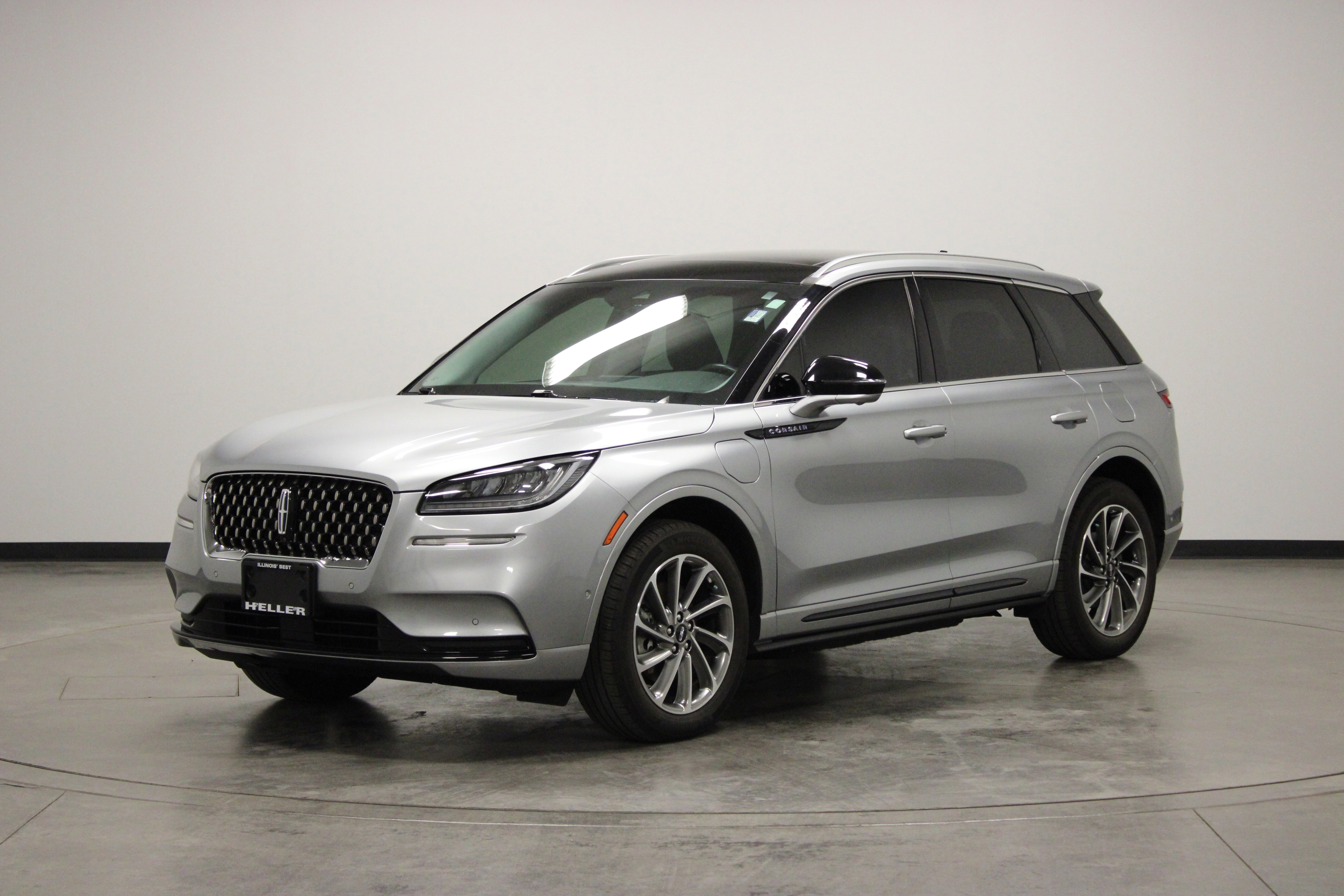 Used 2022 Silver Radiance Metallic Clearcoat Lincoln Grand Touring image 4
