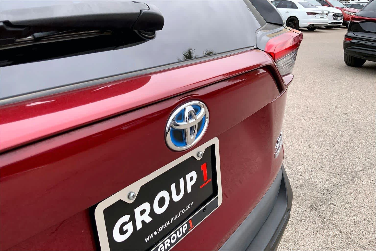 Used 2021 Ruby Flare Pearl Toyota Hybrid XLE image 31