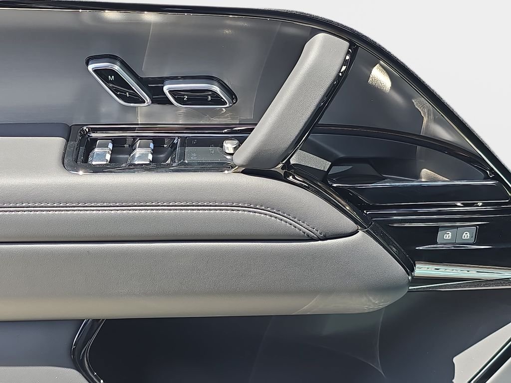 New 2026 Santorini Black Land Rover SE image 29