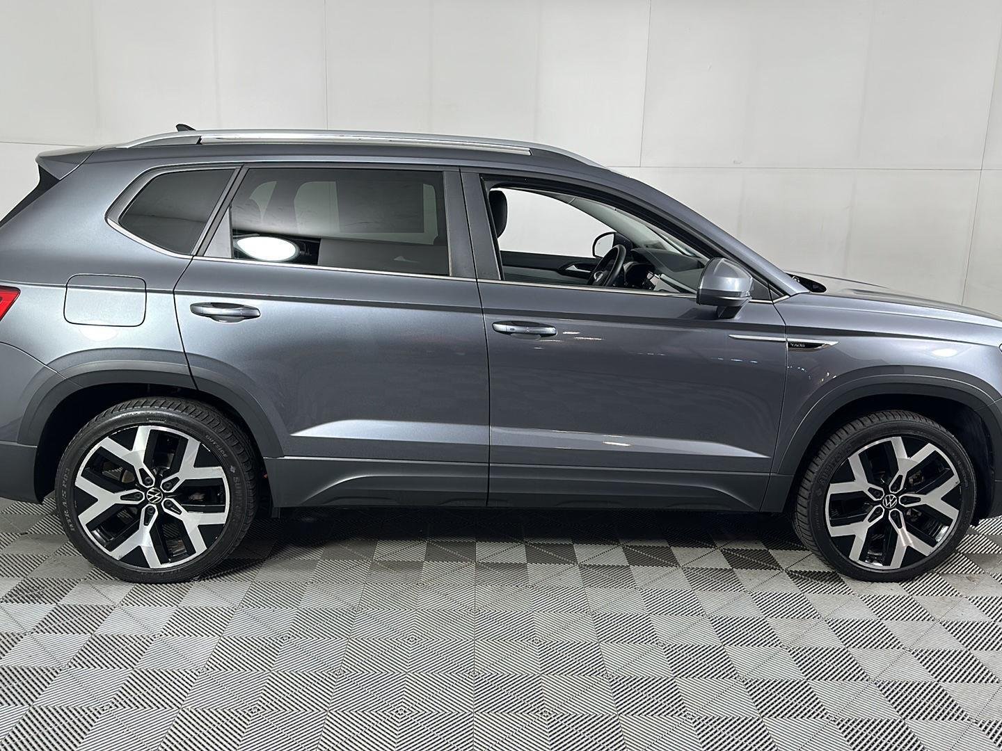 Used 2022 Platinum Gray Metallic Volkswagen SEL image 14