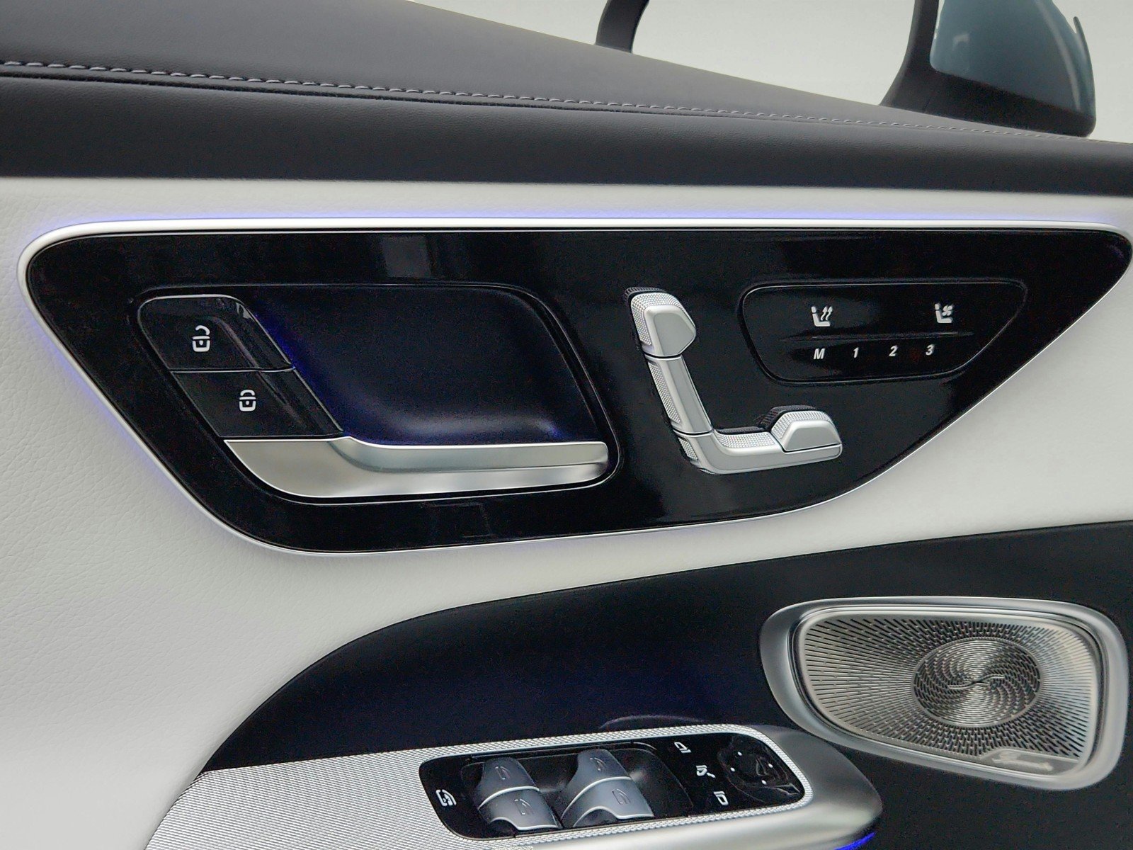 New 2026 Verde Silver Metallic Mercedes-Benz GLC 300 SUV image 19
