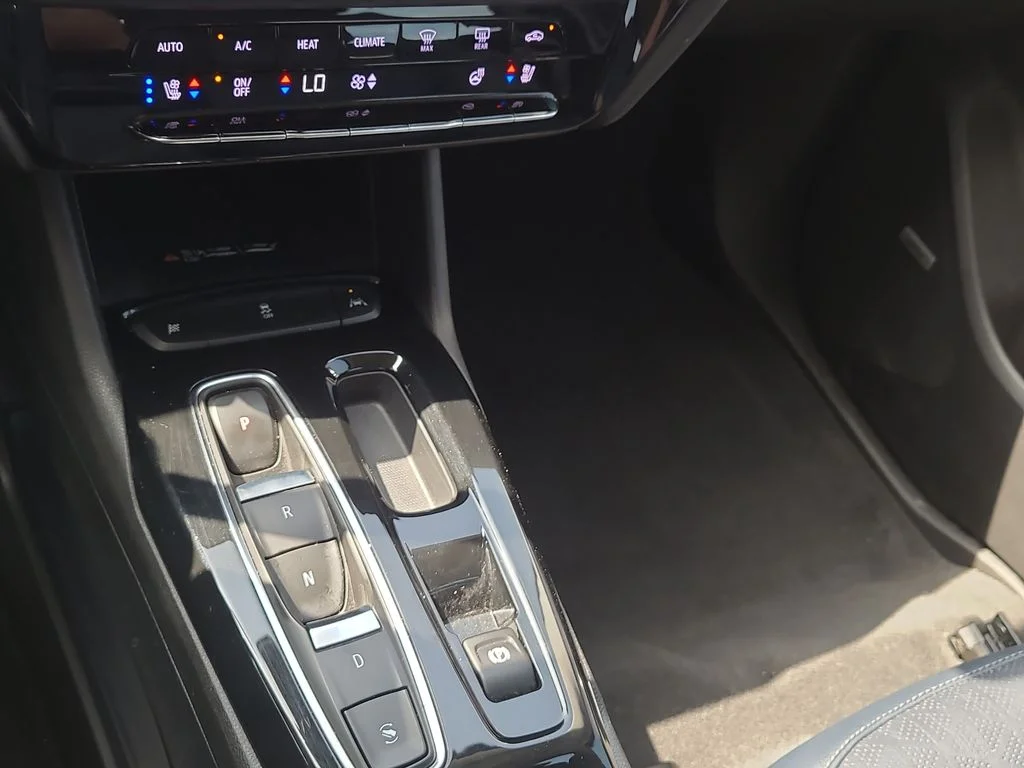 Used 2023 White Chevrolet Premier image 28