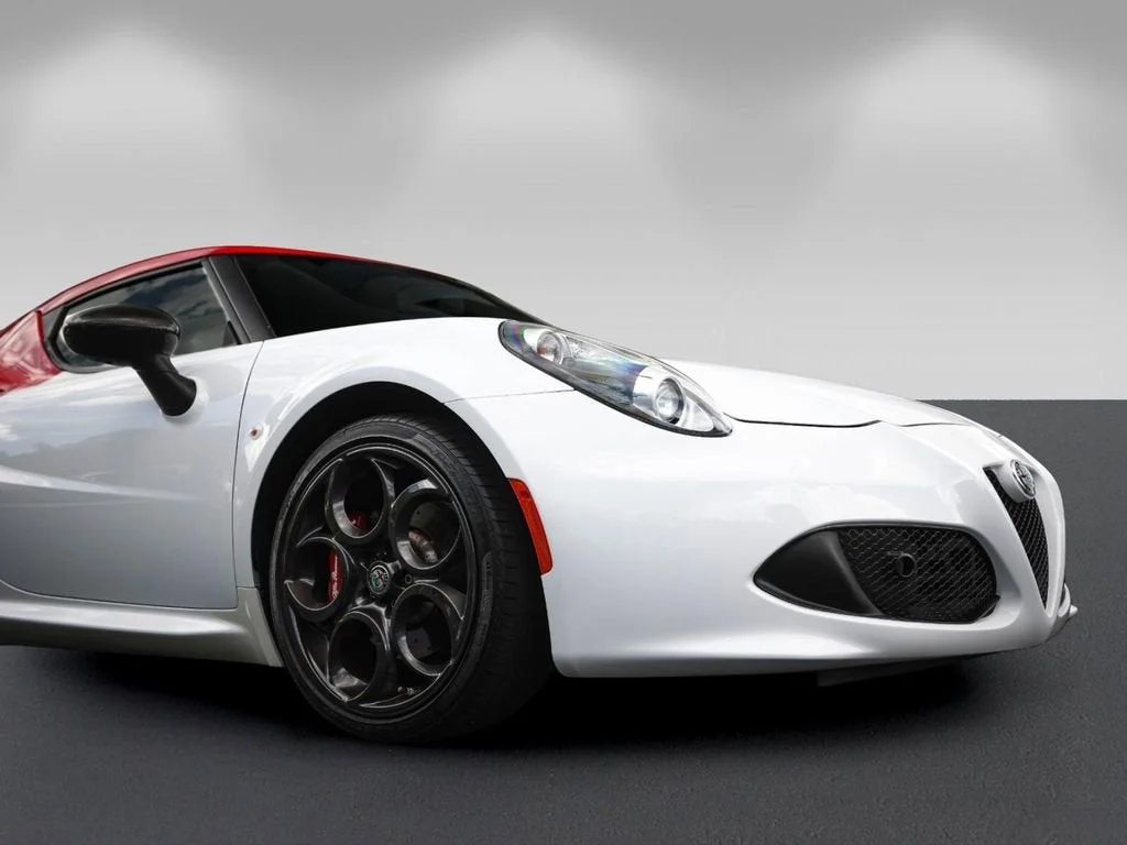 Used 2017 White Alfa Romeo Base image 9