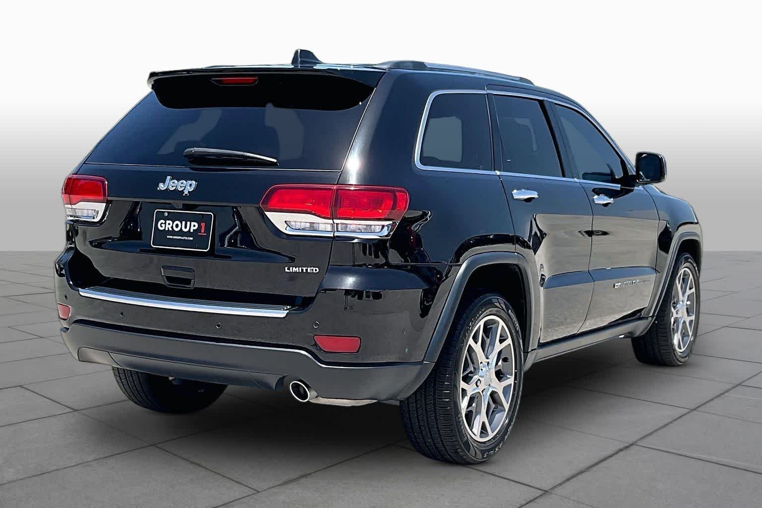 Used 2022 Diamond Black Crystal Pearlcoat Jeep Limited image 13