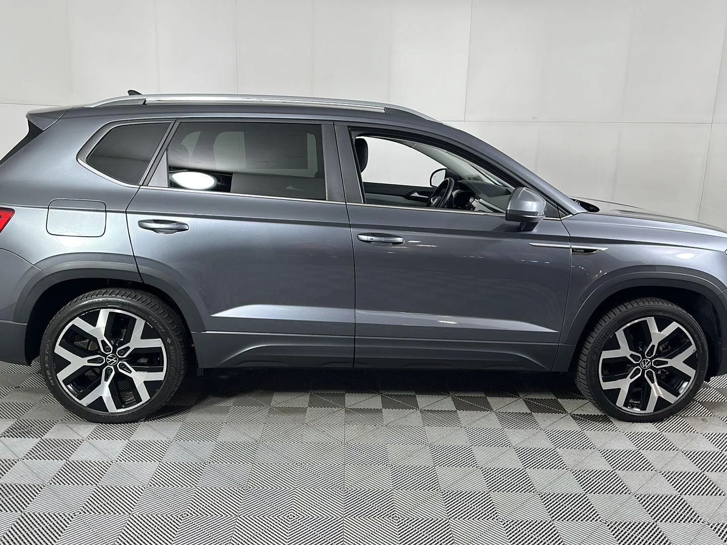 Used 2022 Platinum Gray Metallic Volkswagen SEL image 3