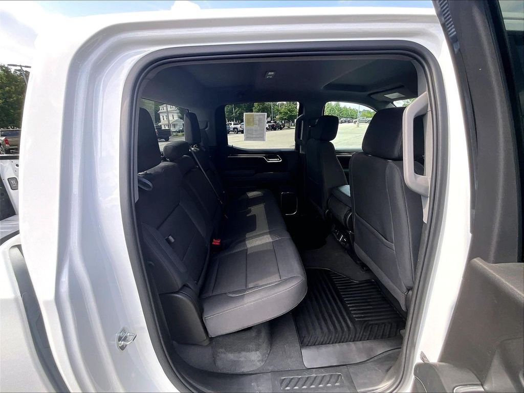 Used 2024 White GMC Elevation image 16