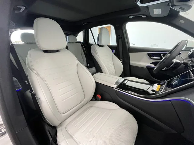 New 2027 White Mercedes-Benz GLC 300 image 40