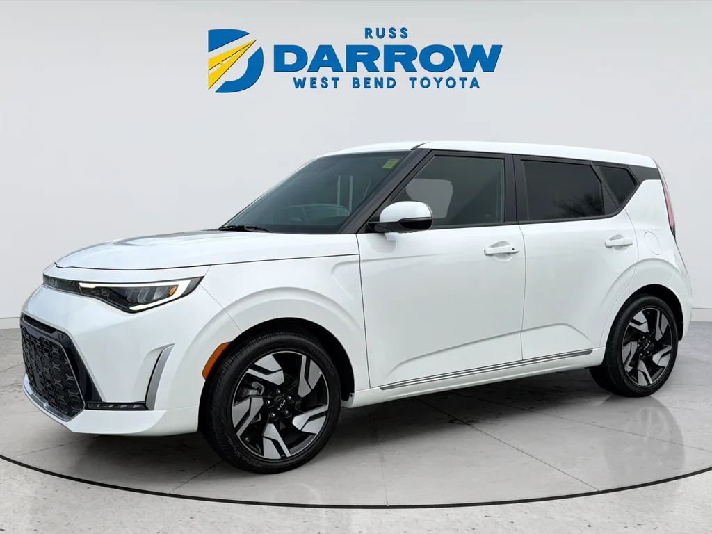 Used 2025 White Kia GT-Line image 1