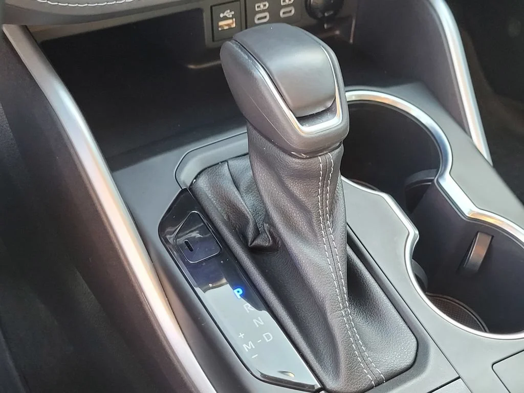 Used 2023  Toyota L image 22