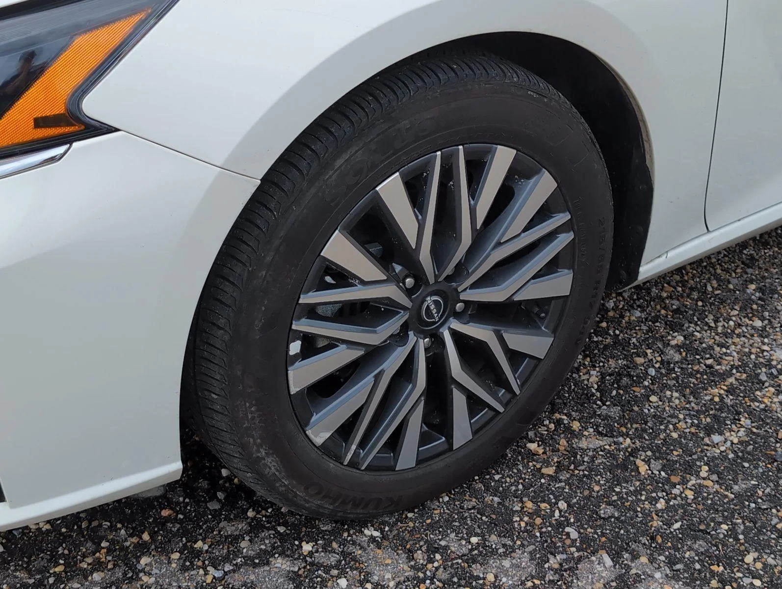 Used 2025 Glacier White Nissan SV image 11