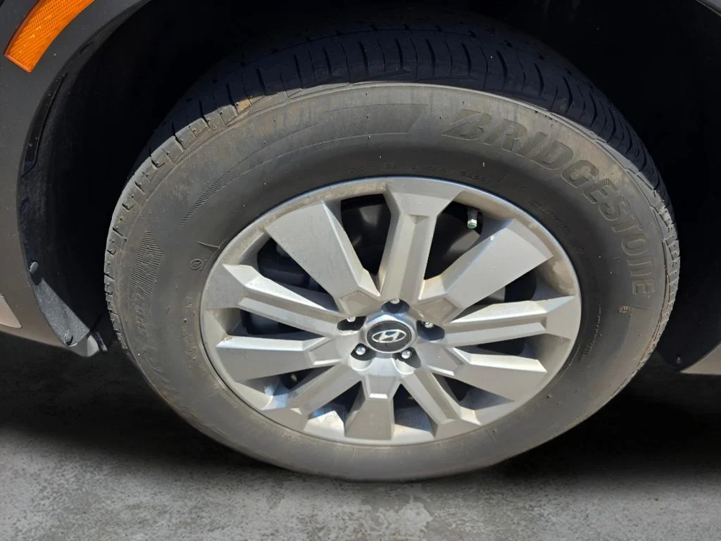 Used 2024 Abyss Black Pearl Hyundai SEL 7P image 29