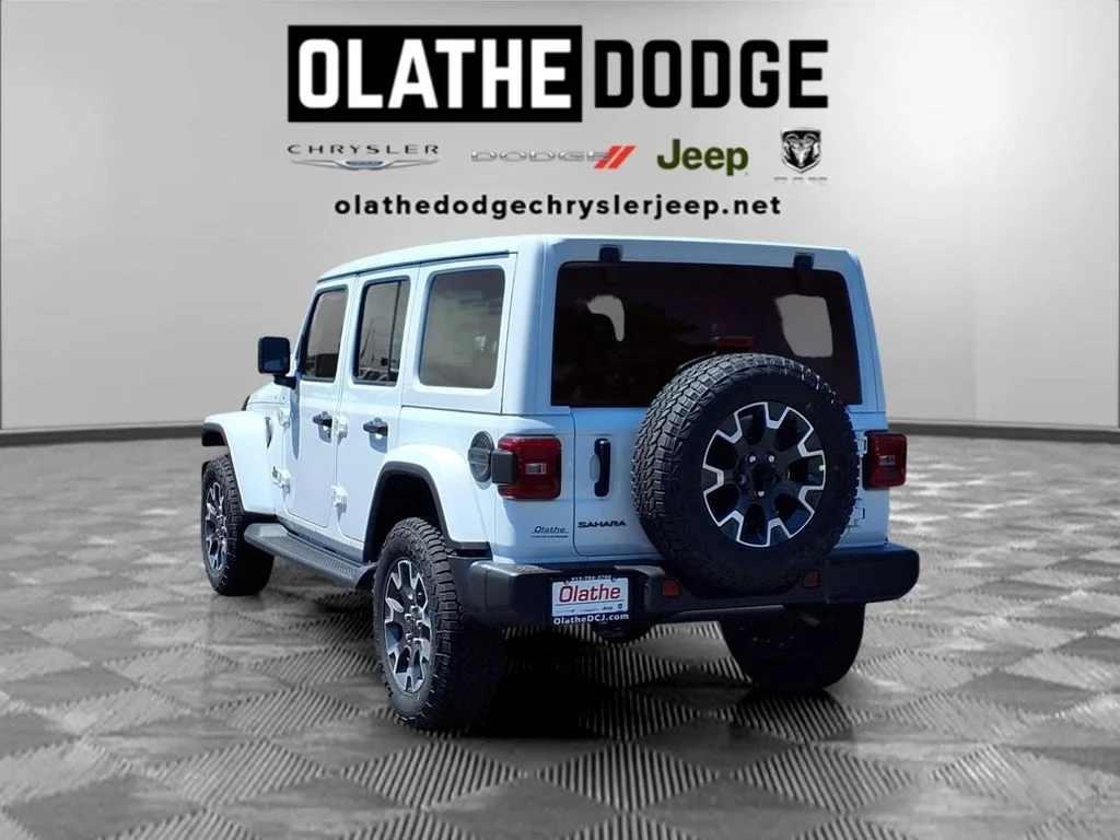 New 2026 Bright White Clear-Coat Exterior Paint Jeep Sahara image 3