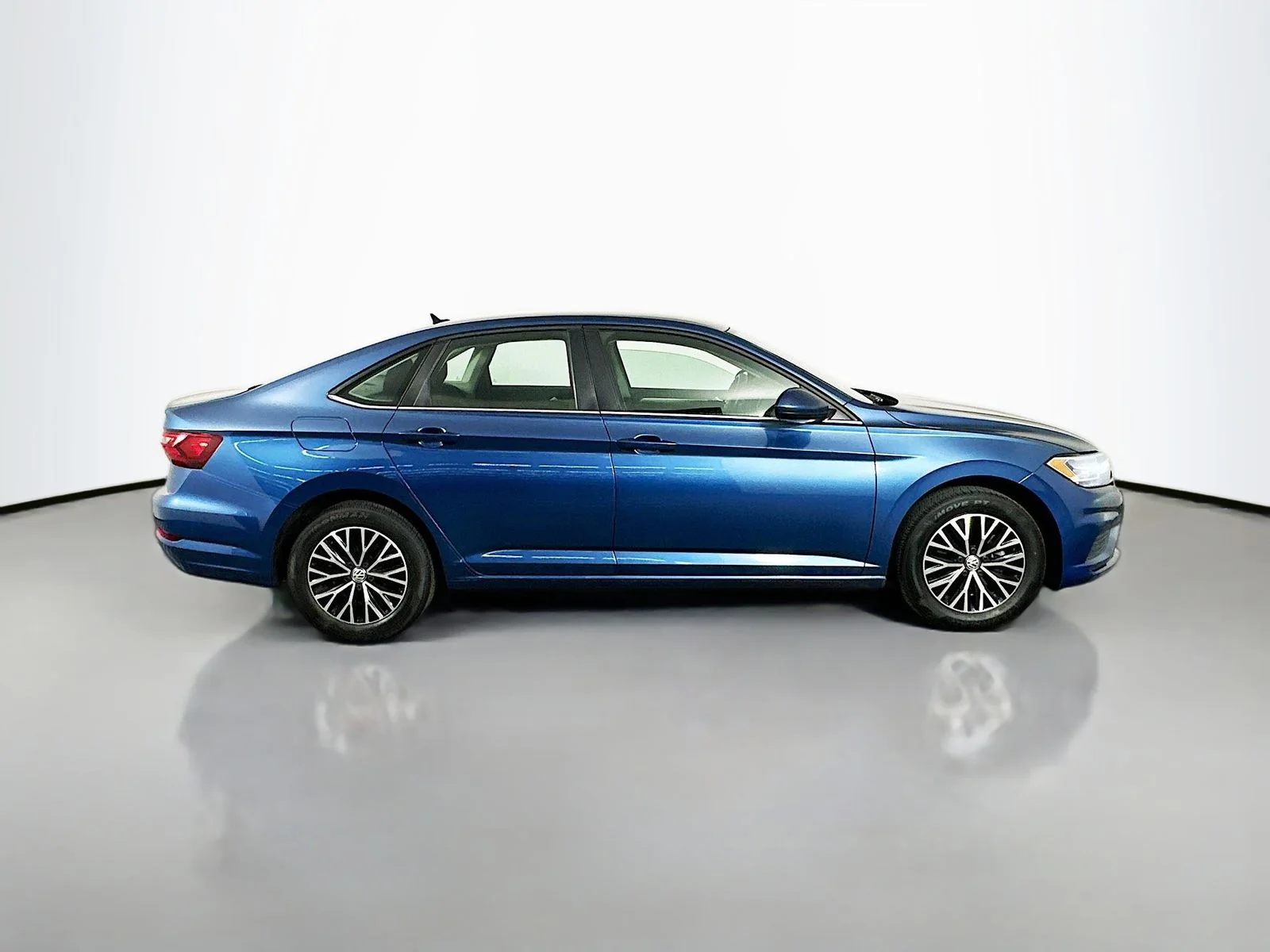 Used 2021 Blue Volkswagen 1.4T SE image 10