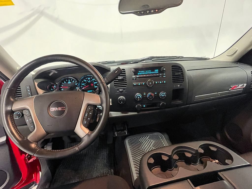 Used 2011 FIRE RED GMC SLE image 71