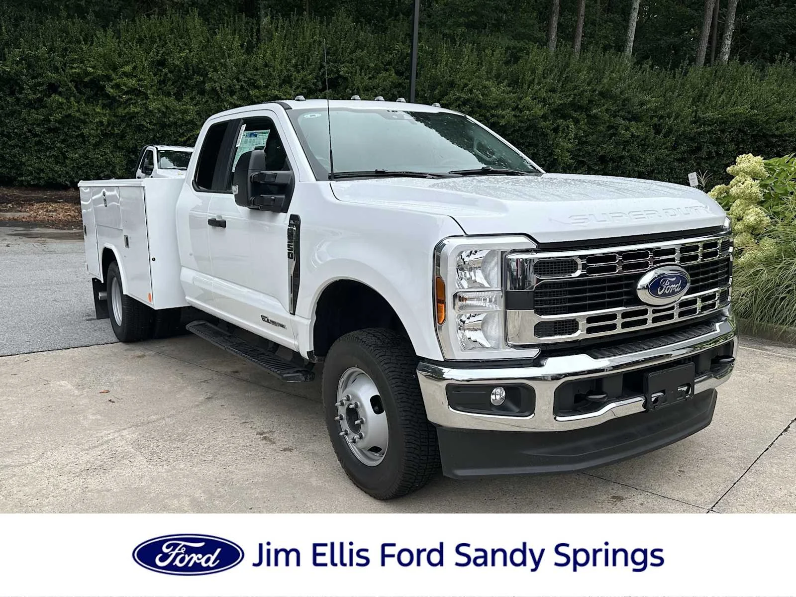 2025 Ford Super Duty F-350 DRW Chassis Cab XL