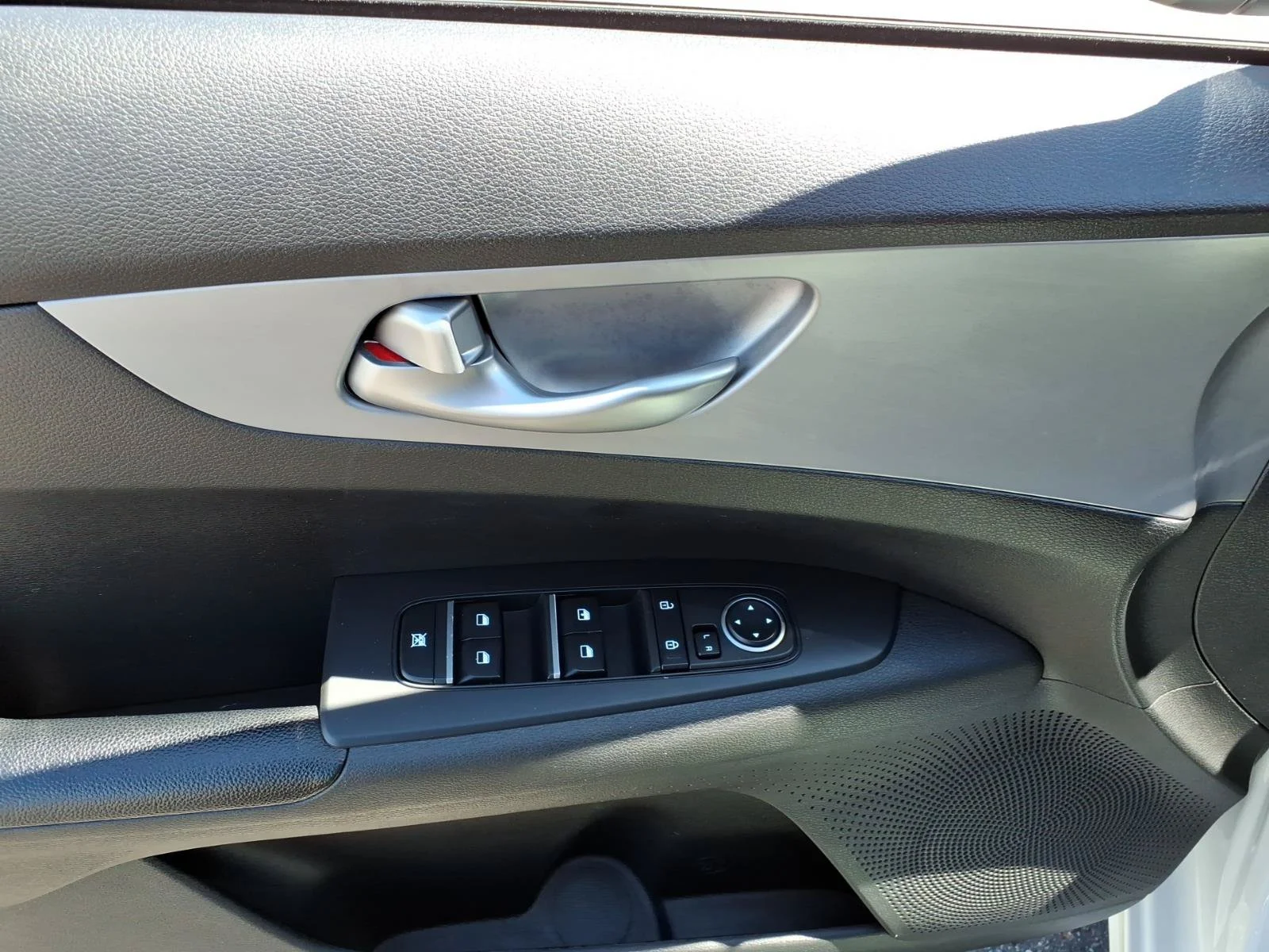 Used 2023 Snow White Pearl Kia LXS image 13