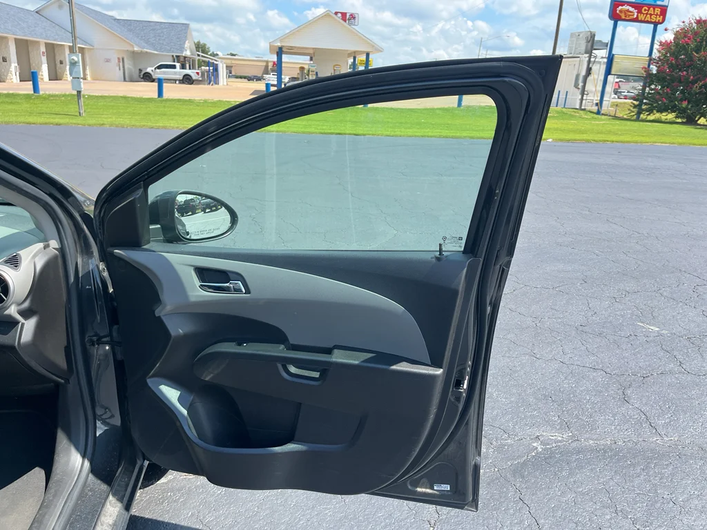 Used 2016 Nightfall Gray Metallic Chevrolet LT image 15