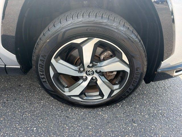 Certified Used 2023 SILVER SKY METALLIC Toyota  image 2