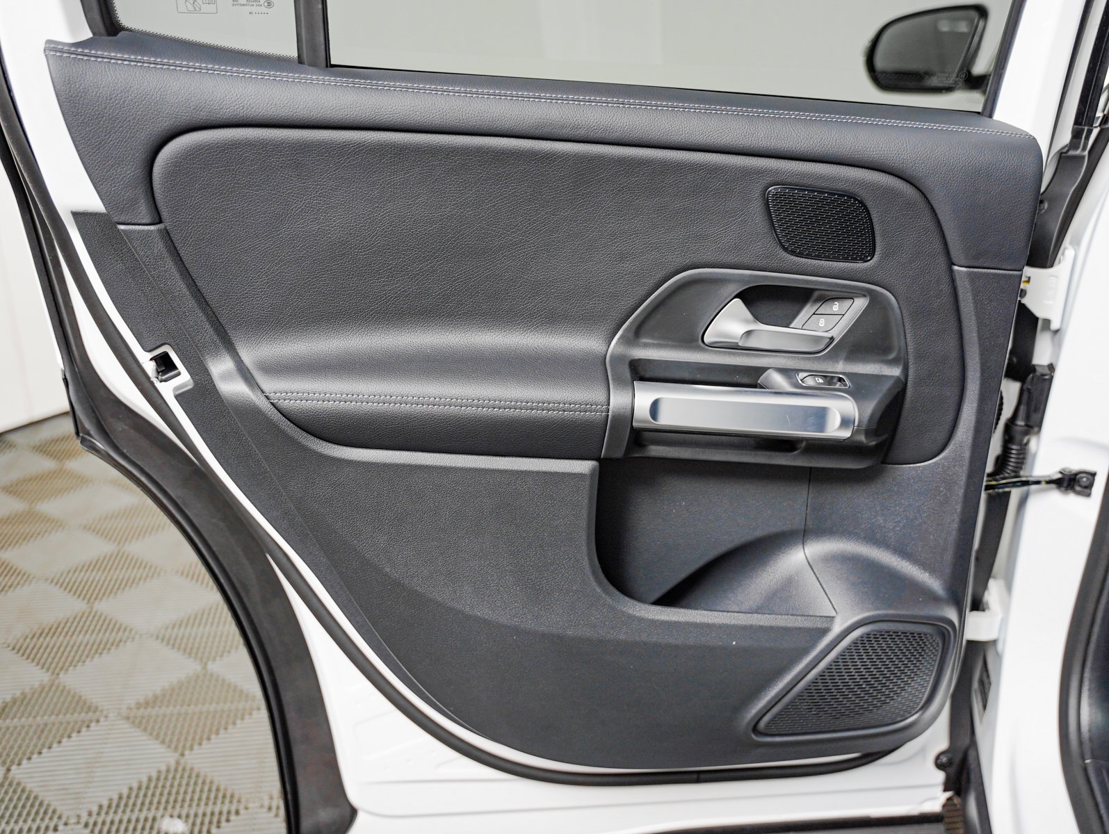 New 2026 Polar White Mercedes-Benz GLB 250 image 21