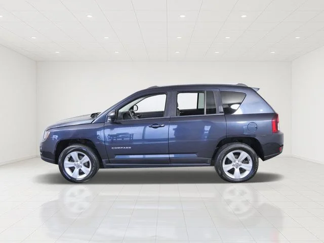 Used 2015 Gray Jeep Altitude image 4