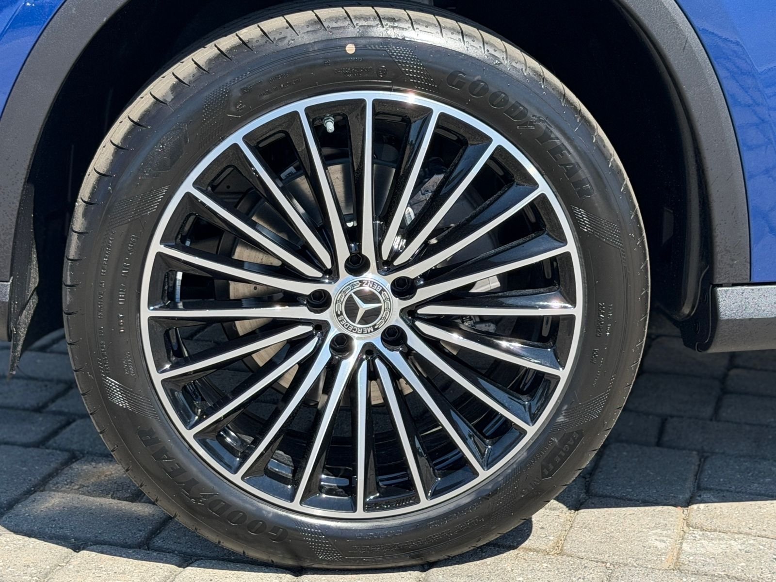 New 2026 Starling Blue Metallic Mercedes-Benz GLC 300 image 12