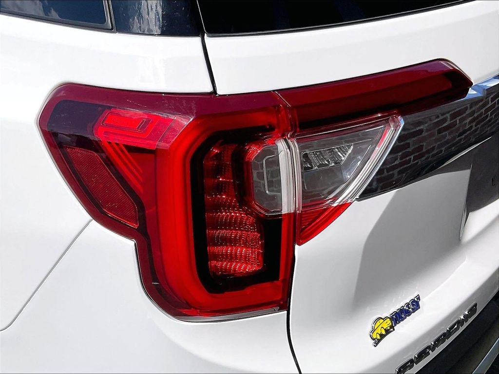 Used 2023 White GMC SLE image 35