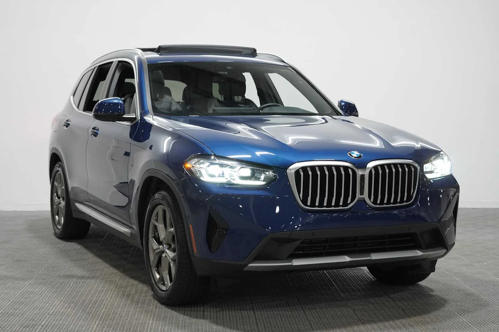 Certified Used 2023 Phytonic Blue Metallic BMW xDrive30i image 3