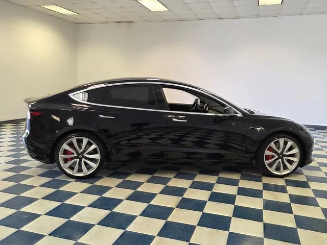 Used 2018  Tesla Long Range image 8