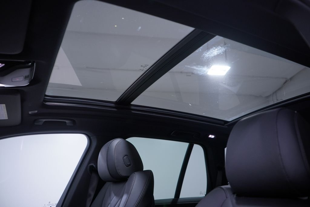 New 2026 Carbon Black Metallic BMW sDrive40i image 8