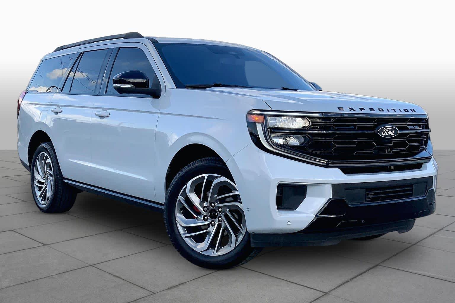 Used 2025 Space Silver Ford Platinum image 3