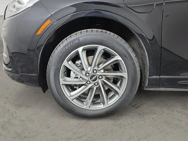 Used 2024 Black Metallic Lincoln Grand Touring image 9
