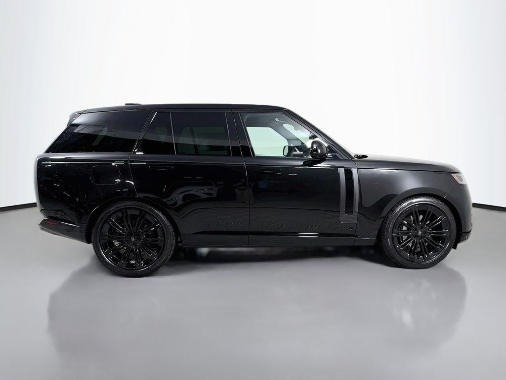 New 2027 Santorini Black Land Rover SE image 4