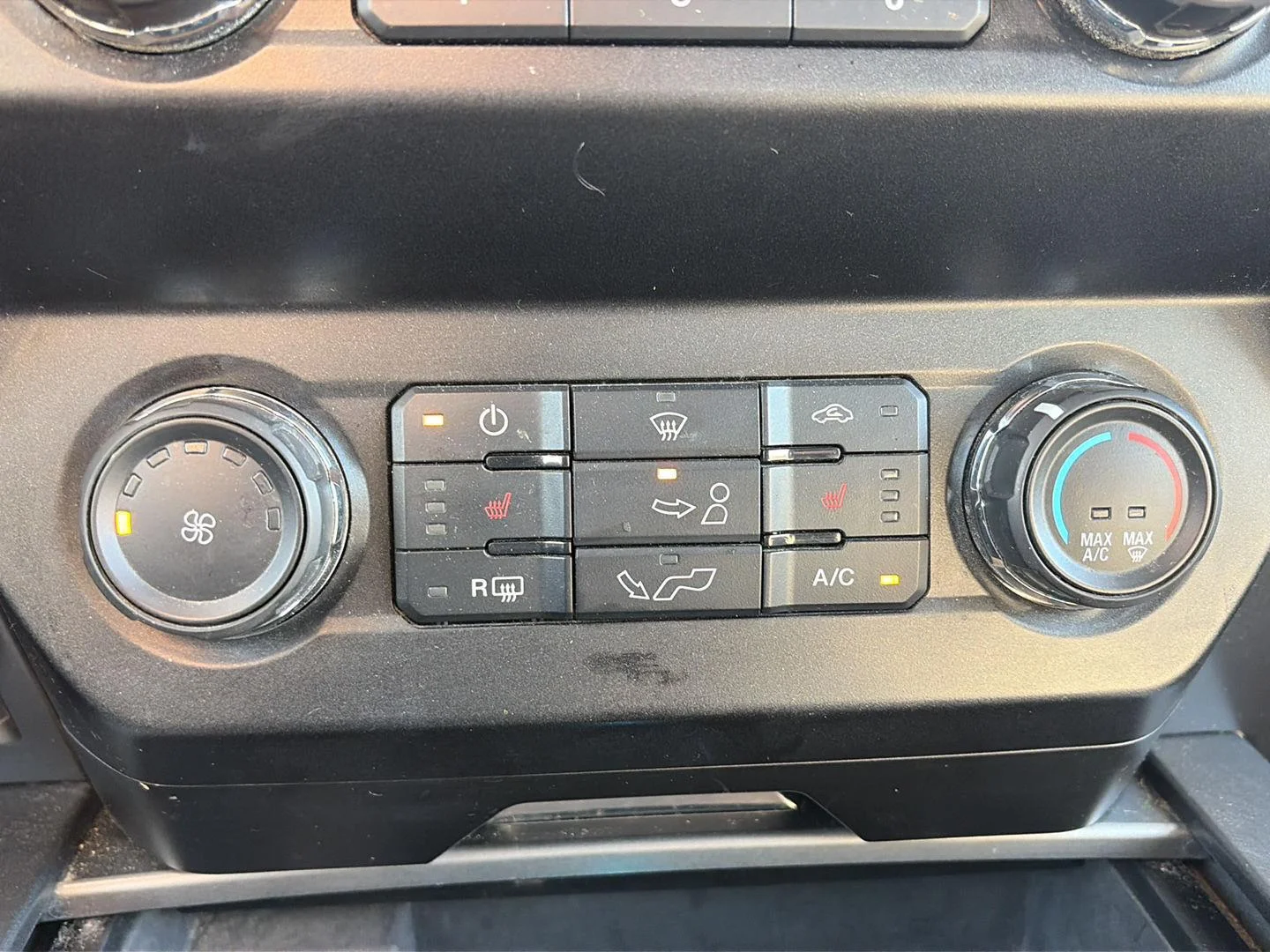 Used 2019 Blue Ford XL image 19