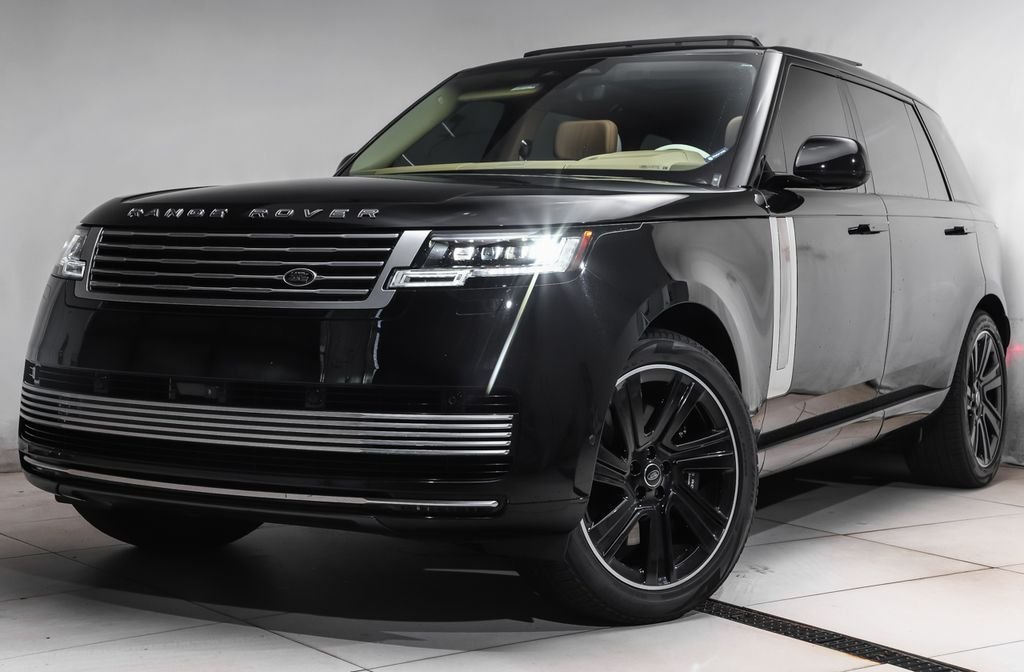 Used 2025  Land Rover SV image 19