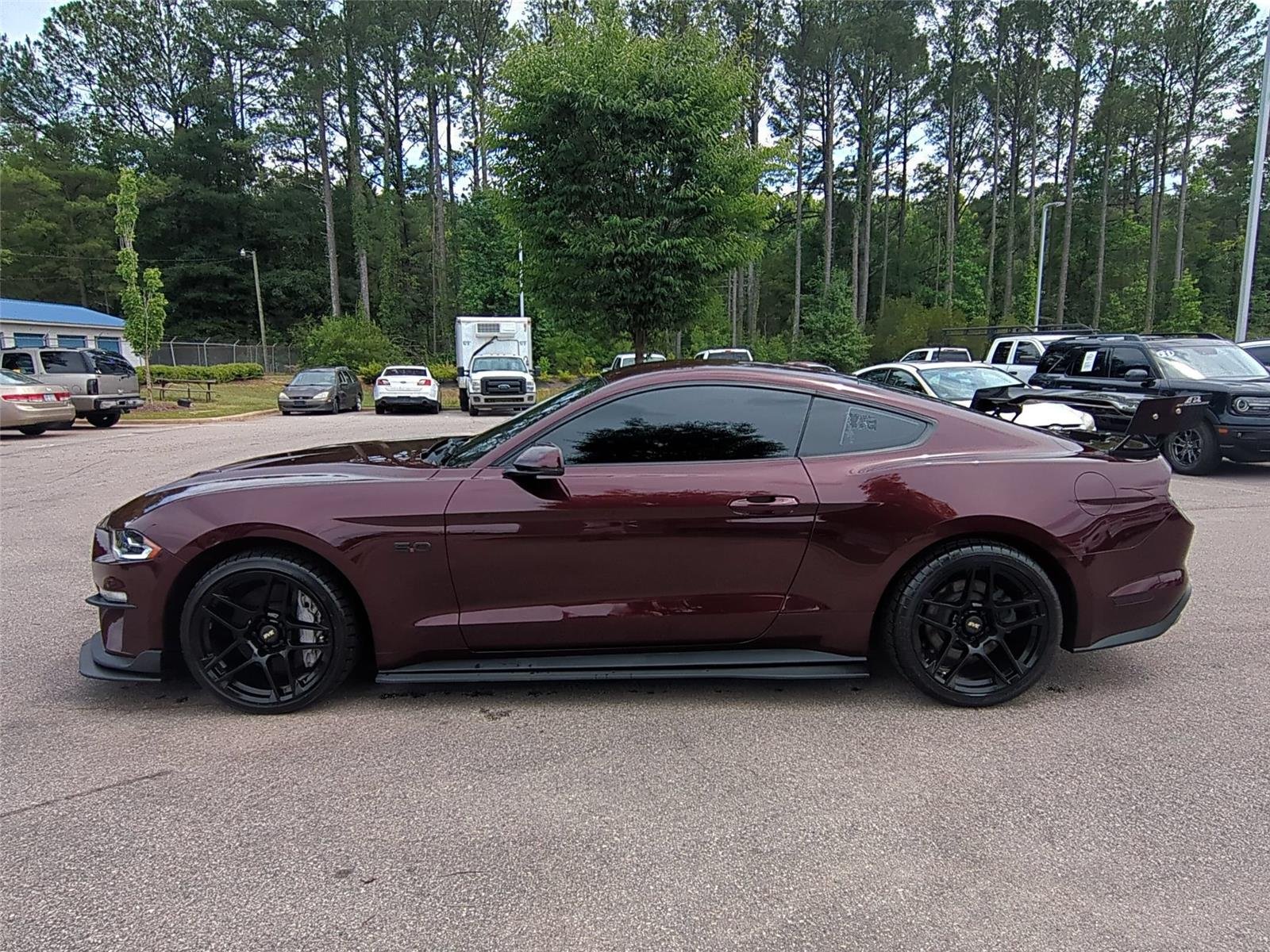 Used 2018 Royal Crimson Metallic Tinted Clearcoat FORD GT image 2