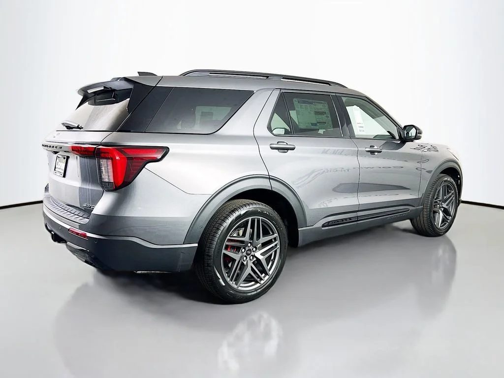 New 2026 Carbonized Gray Metallic Ford ST-Line image 15