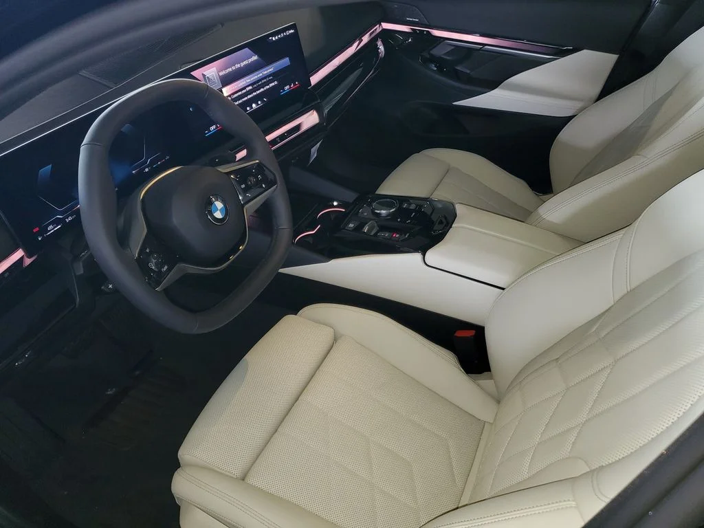 New 2027 Dk. BMW 530i image 15