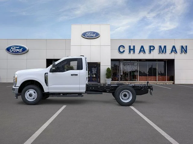 New 2026 Oxford White Ford F-350® XL image 3